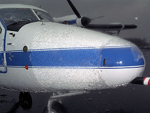 300px-Icing_on_a_plane